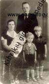 Adomas ir Elena Kibeikiai su vaikais ~1939m