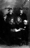 Kibeikių šeimos vaikai (stovi Albertas ir Adomas, pirmoje eilėje Elena, Anelė, Jadvyga ir Bronė) 1923 metai